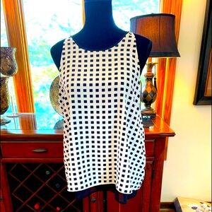 Lumiere black/white sleeveless swing top